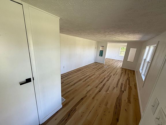 5th image of 54974 Eads Rd