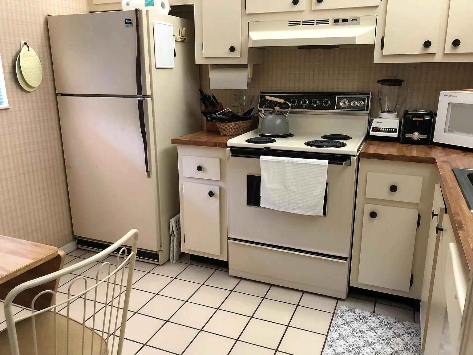 2 bed, 2.0 bath, 790 sqft, $2,300 — Photo 4