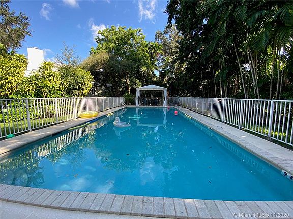 2nd image of 620 Palmarito Ct #620