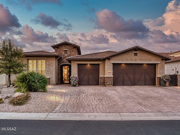 2nd image of 2435 E Canyon Crossing Dr