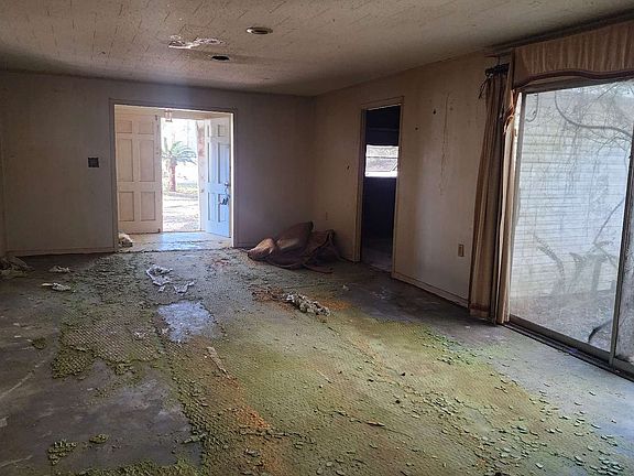 4th image of 2567 SW Main Blvd