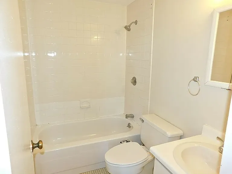 1105 Massachusetts Ave #9D — Photo 2