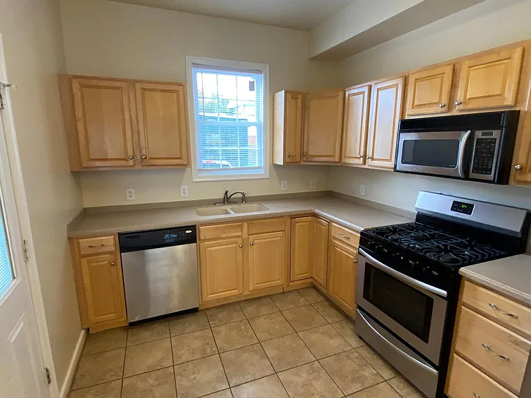 1512 W Cary St — Photo 5