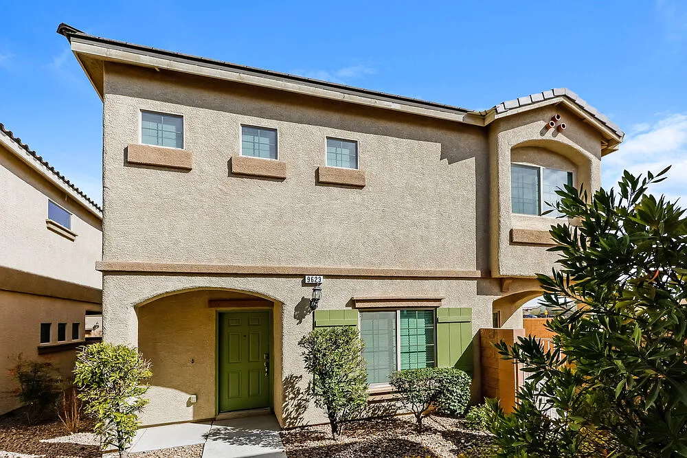 4 bed, 3.0 bath, 2423 sqft, $2,660 — Photo 1