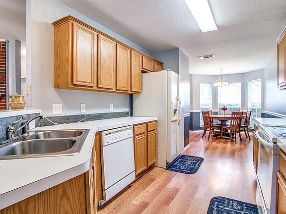 2nd image of 1137 Weaver St