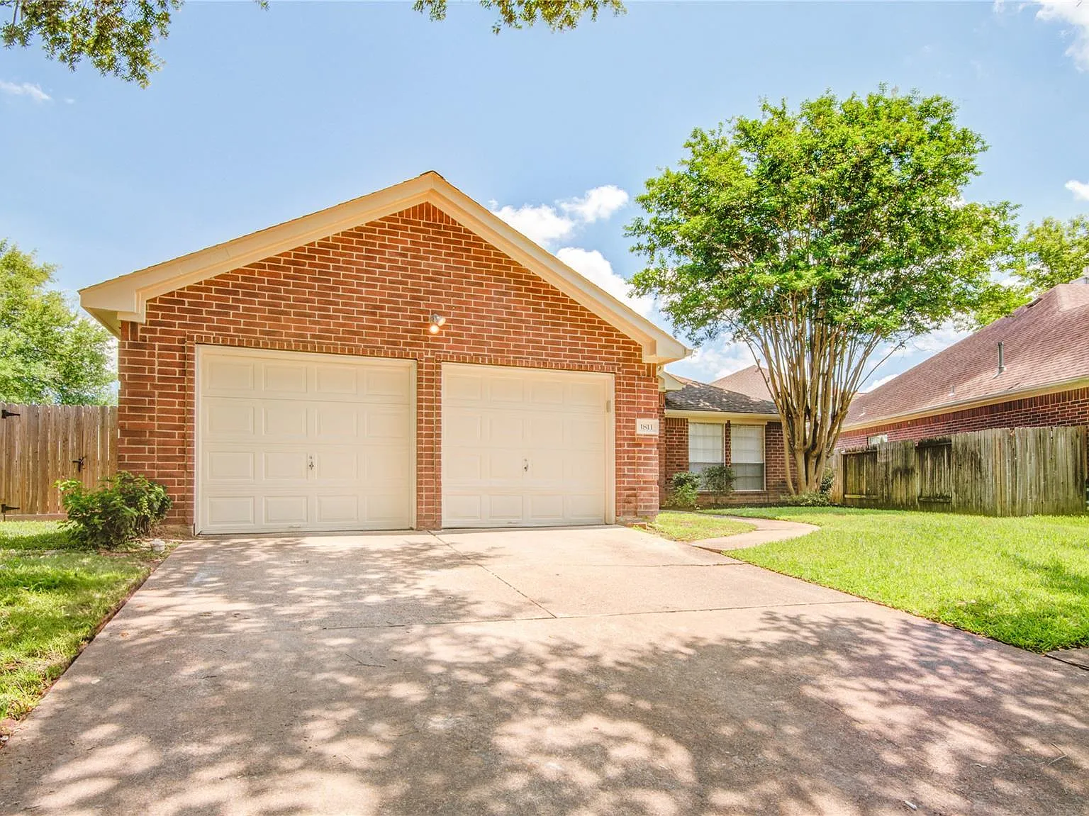 3 bed, 2.0 bath, 2180 sqft, $2,290 — Photo 2