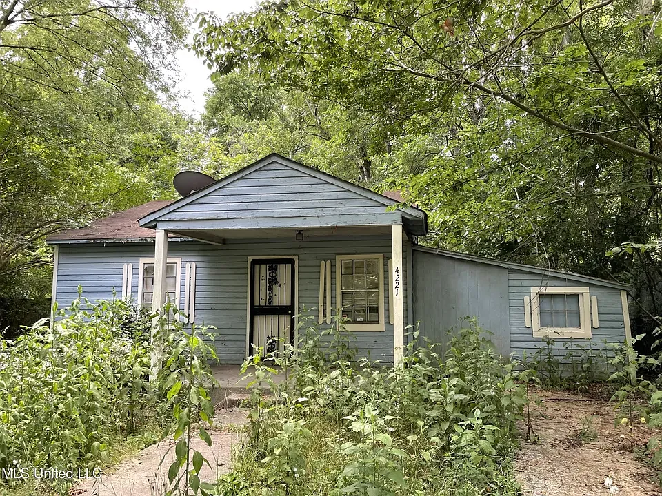 4 bed, 1215 sqft, $1,350 — Photo 1