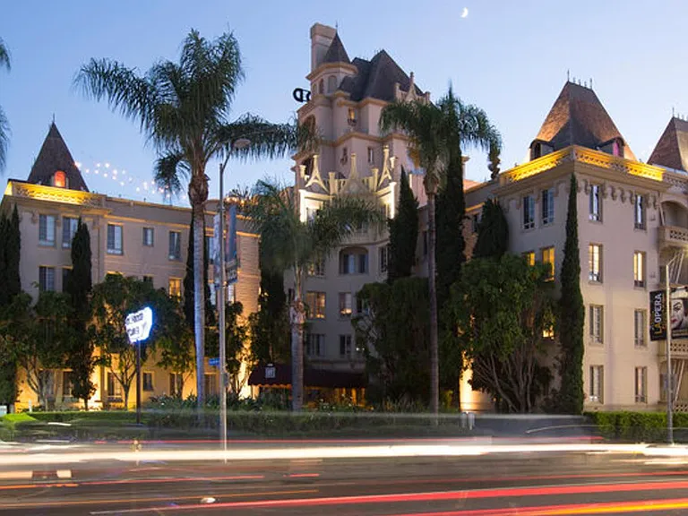 Hollywood Tower — Photo 19