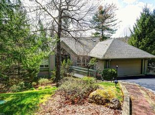 205 Fern Creek Dr, Flat Rock, NC 28731