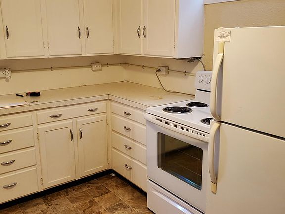 2nd image of 328 2nd St #328.5