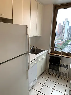 Rented by Living Quest Real Estate Inc. | media 10