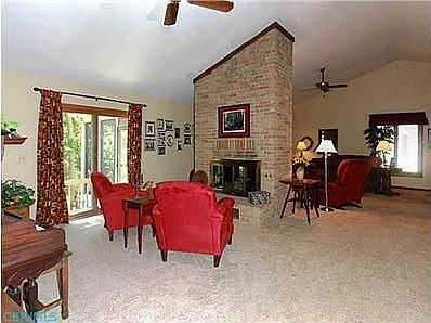3rd image of 913 Babbington Ct