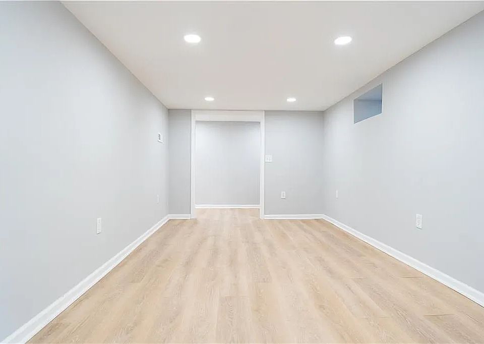1st image of 400 N Morse Ave