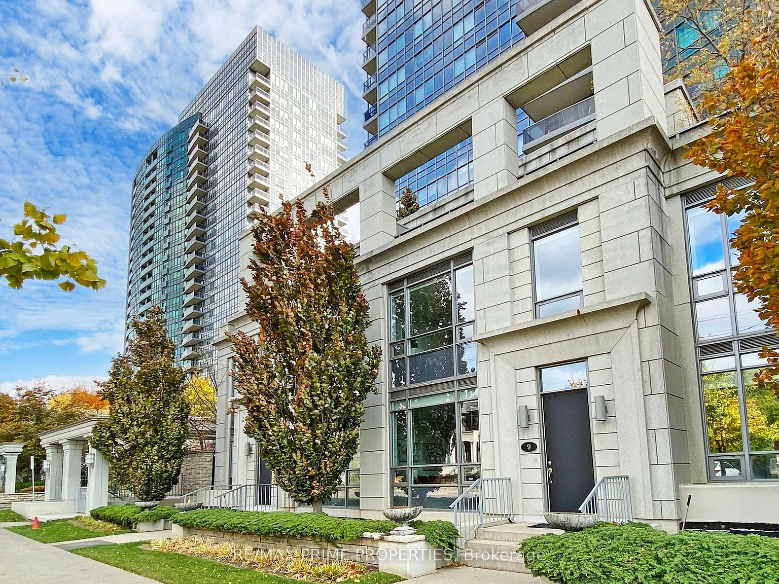 3 bed, $4,300 — Photo 1