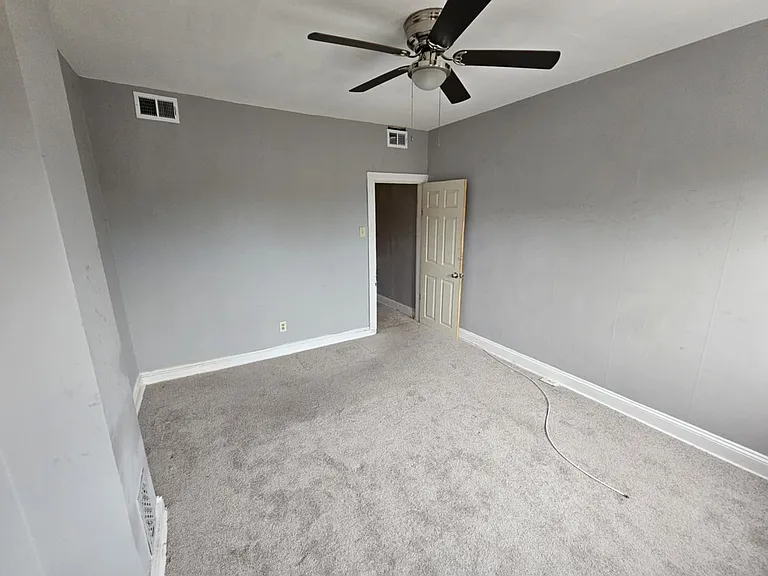 1111 W Hamburg St — Photo 11