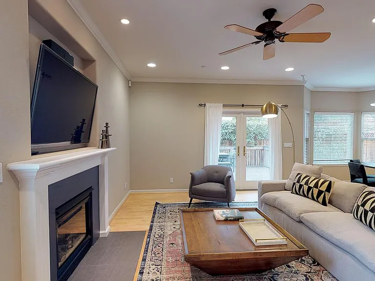 373 Florence St — Photo 2