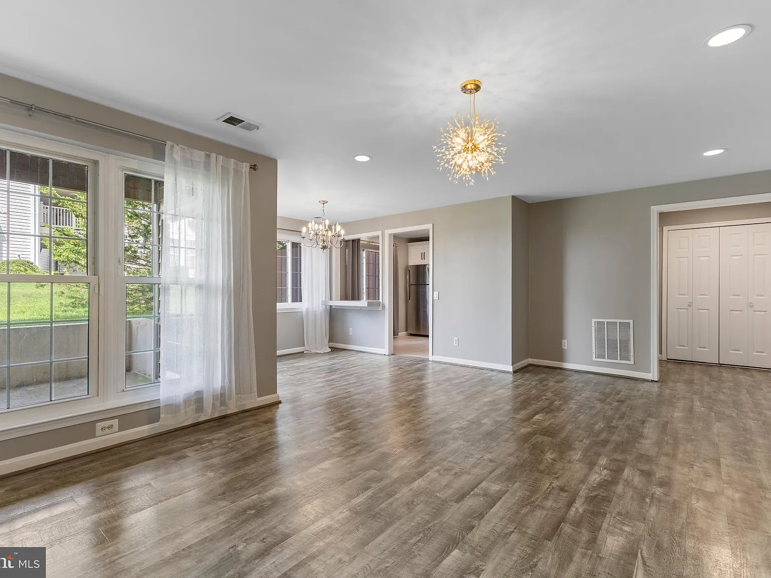 2 bed, 2.0 bath, 1047 sqft, $2,350 — Photo 4