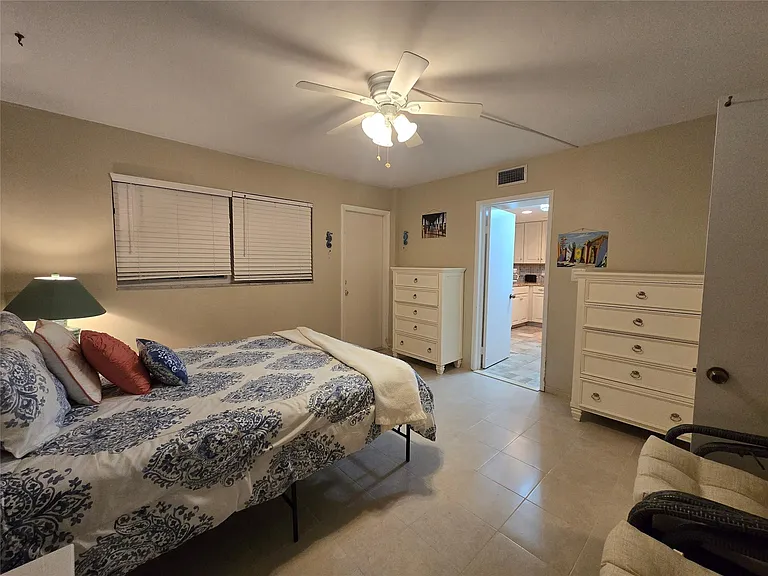 1161 Hillsboro Mile #506 — Photo 42