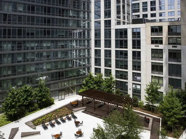 60 Riverside Boulevard image 18 of 24