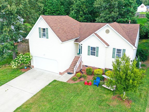3rd image of 13525 Laketree Dr