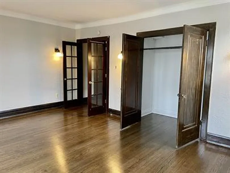 3545 Vernon Avenue — Photo 4