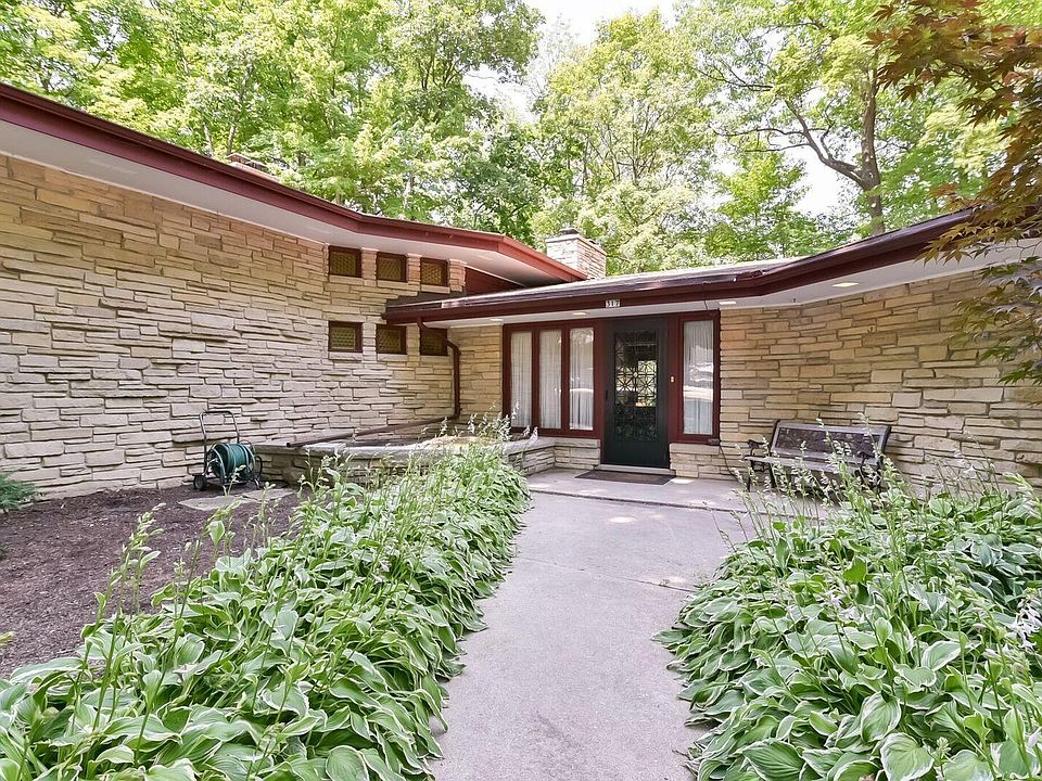 1st image of 317 W Lake Dr