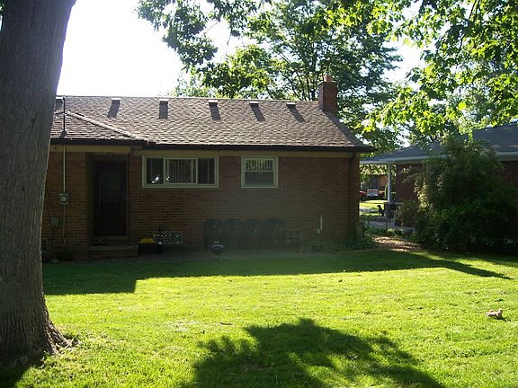 3rd image of 24300 Manistee Ave