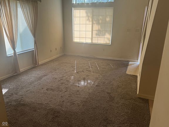 5th image of 556 Mountain Pine Dr