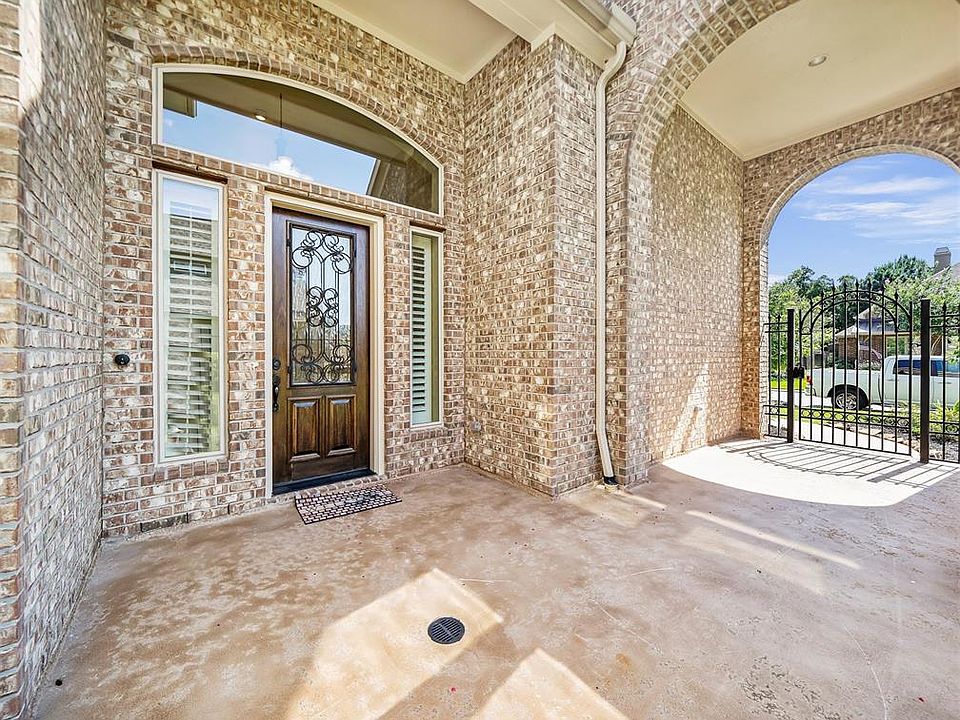 1st image of 3338 Cotswold Manor Dr S