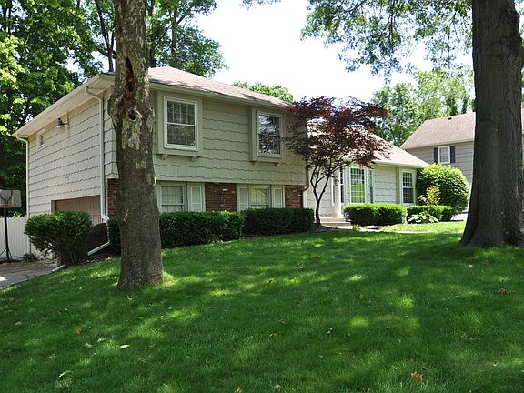 3rd image of 11733 Oak St