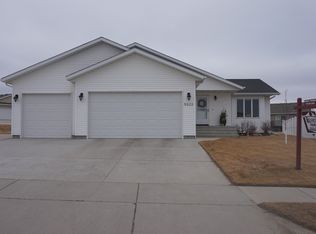 5523 Yukon Dr, Bismarck, ND 58503
