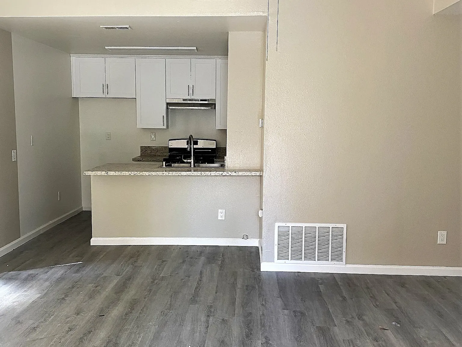 Sunrise Apartments — Photo 2