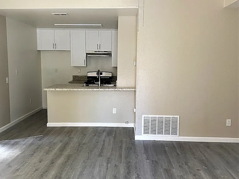 Sunrise Apartments — Photo 2