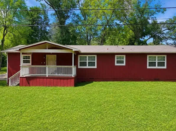 208 W Hull Ave, Gladewater, TX 75647