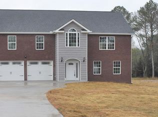 1045 Country Meadows Ln, Dalton, GA 30721