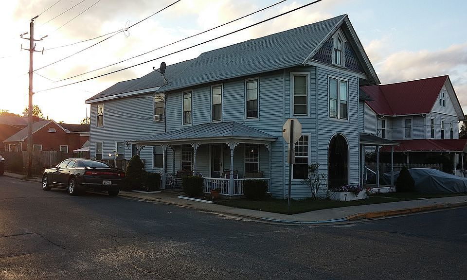 2nd image of 400 Church St
