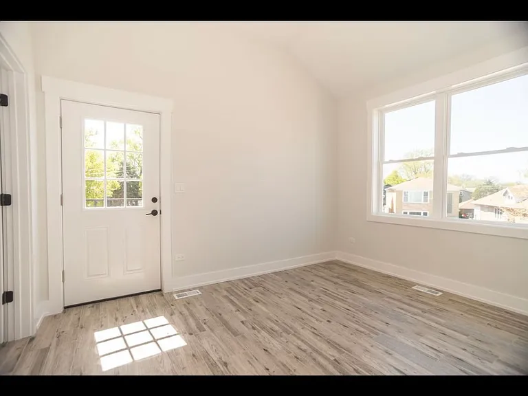 5754 N Elston Ave #2 — Photo 7