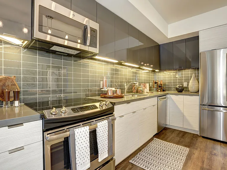 Solaire 7077 Woodmont — Photo 12