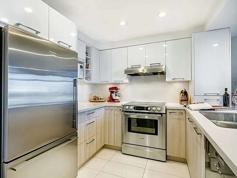 55 E 10th Ave #3 — Photo 12
