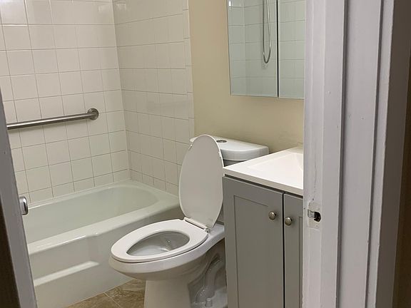 4th image of 2313 NE 2nd St APT 4