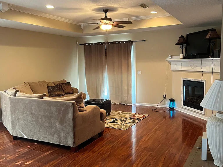 221 Primrose Dr — Photo 10