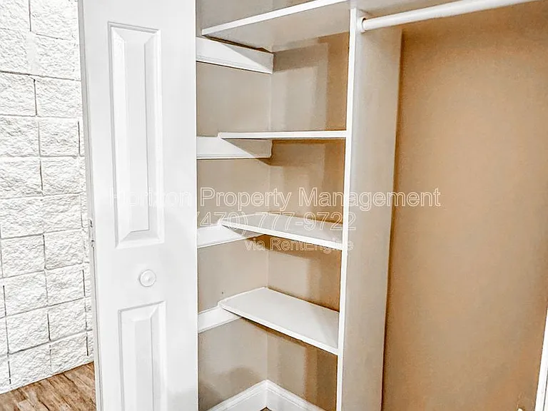 233 Goshen Ln — Photo 10