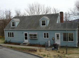 14 Fleetwood Dr, Danbury, CT 06810