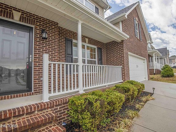 3rd image of 839 Donahue Ln