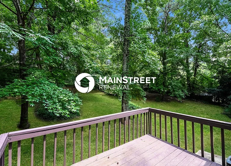 372 Kings Hill Ct SE