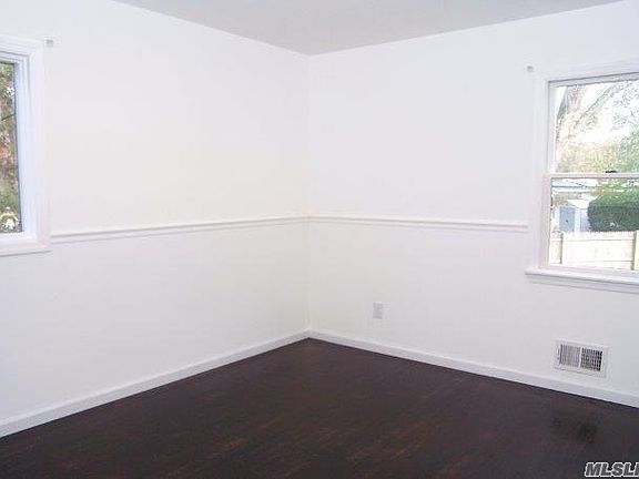 4th image of 34 Strauss Ave