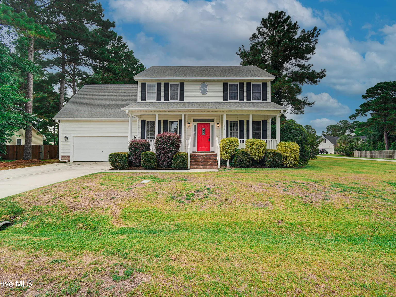 4 bed, 2.5 bath, $2,400 — Photo 2