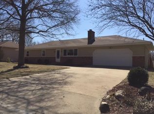 2007 Casa Loma Dr, Emporia, KS 66801