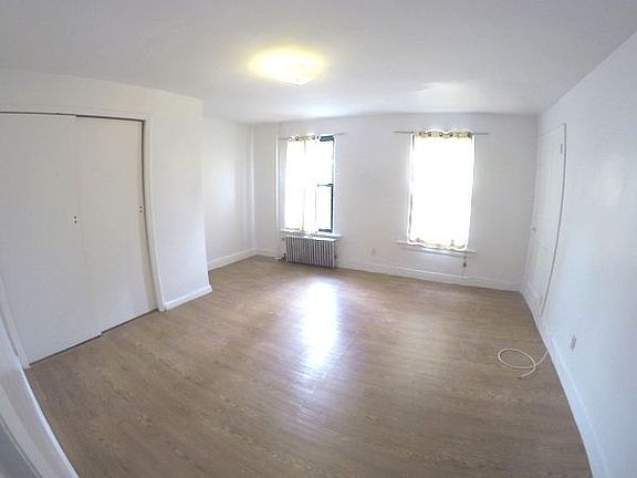 2nd image of 1436 27th Ave APT 2