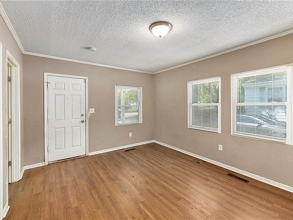 3rd image of 2431 S Vermont Ave